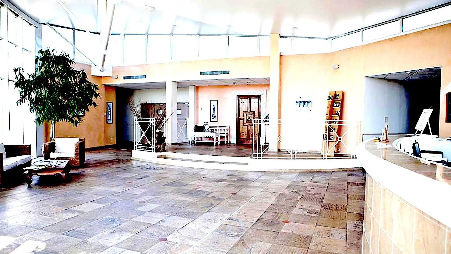 ****  Hotel Mount Venturi - Aix-En-Provence Sainte-Victoire - Bar & Restaurant & Padel Rousset  Frankreich